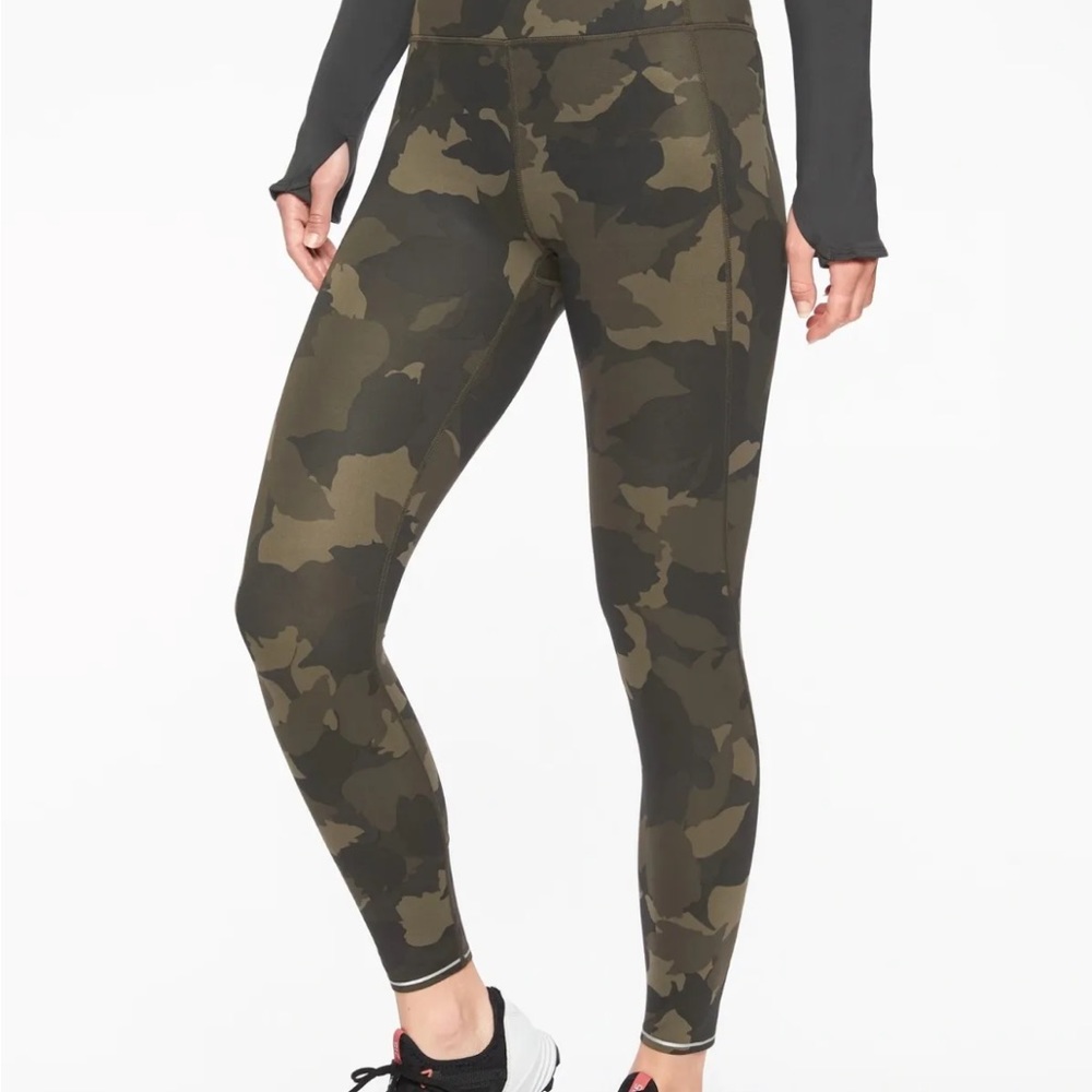 Athleta Run Free camo 7/8 Length Tight #353647